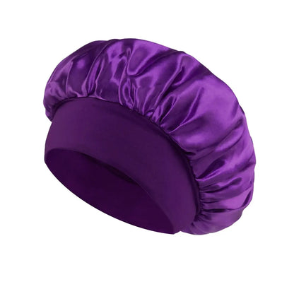 Bonnet en satin large bord